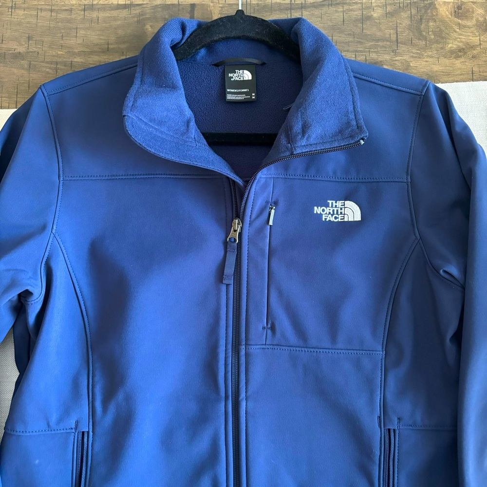The North Face. Navy blue. Jacket. Woman. Size M. NWOT. Windwall.